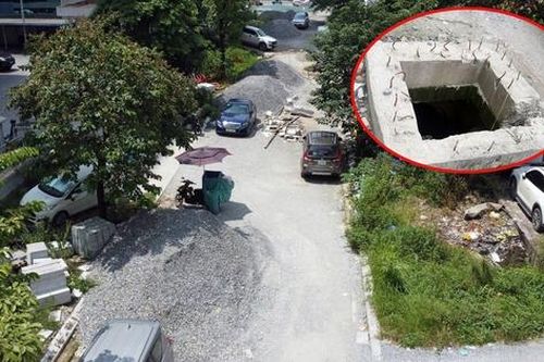 Hà Nội: Chi chít cọc sắt 'mọc' lên ở Dự án D20 Cầu Giấy, đe dọa sức khỏe, tính mạng của người đi đường