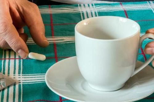 6 loại thuốc không được uống cùng trà/cà phê