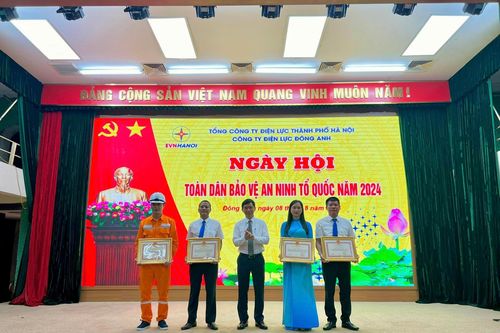 Khen thưởng nhiều tập thể, cá nhân xuất sắc trong phong trào 'Toàn dân bảo vệ an ninh Tổ quốc'