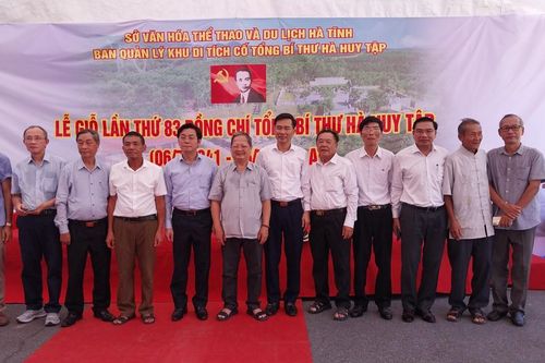 Trang trọng dâng hương tưởng nhớ 83 năm ngày mất của cố TBT Hà Huy Tập
