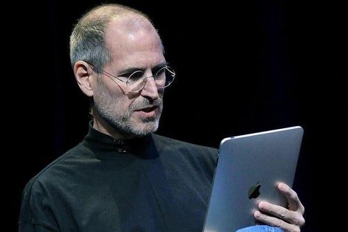 Steve Jobs so sánh máy tính bảng với cái gì?