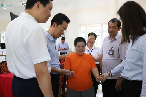 Quận Hoàn Kiếm chung tay xoa dịu nỗi đau da cam