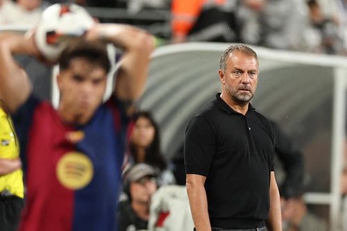Những bài toán khó chờ Hansi Flick ở Barcelona