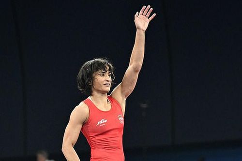 Đô vật Ấn Độ xin lỗi mẹ, tuyên bố giải nghệ sau khi bị loại khỏi Olympic vì chỉ thừa 150g