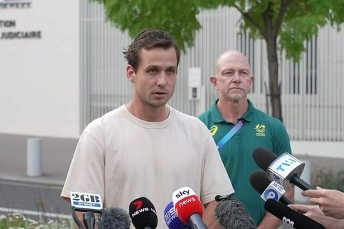 VĐV Olympic bị cảnh sát Pháp truy đuổi, bắt giữ vì lẻn ra ngoài đi mua cocaine