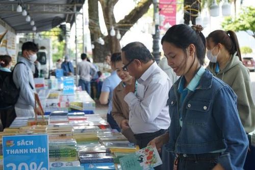 Hành trình đưa tác phẩm đến tay bạn đọc