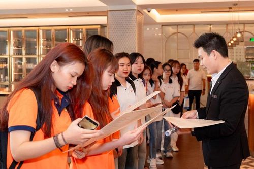 Sinh viên 'thực chiến' trên giảng đường