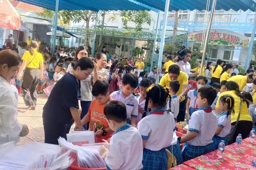 'Shop dụng cụ học tập 0 đồng' hỗ trợ học sinh hoàn cảnh khó khăn