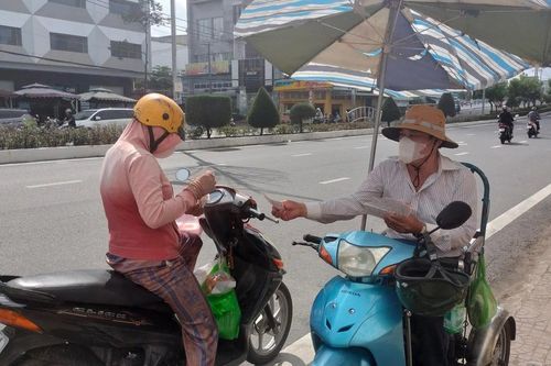 Đề nghị Công ty Xổ số Cà Mau rà soát phản ánh của người bán vé số