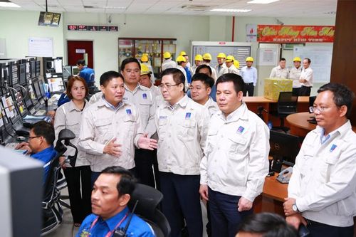 Bộ trưởng Bộ Công Thương Nguyễn Hồng Diên kiểm tra công tác sản xuất tại NMLD Dung Quất