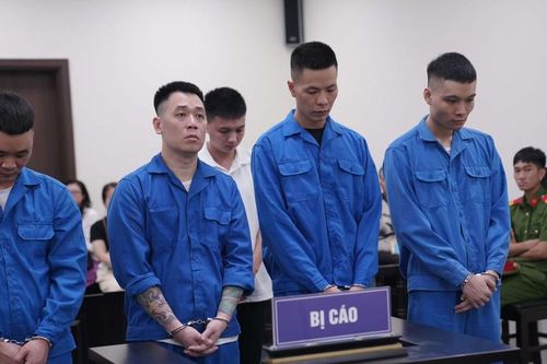 Mâu thuẫn tình cảm, gã trai rủ người 'giăng bẫy', chiếm đoạt tiền của bạn gái cũ