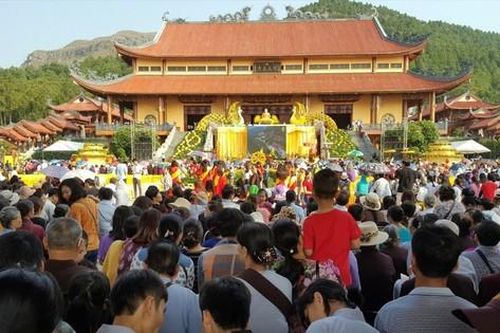 Thủ tướng ra Công điện yêu cầu tăng cường công tác quản lý tiền công đức