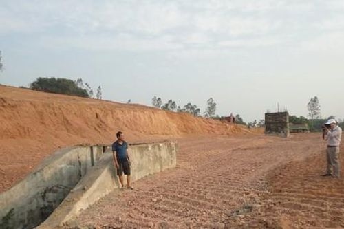 Phê bình giám đốc một ban quản lý dự án