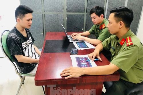 Bắt đối tượng lừa đảo đầu tư mua bán tiền điện tử, mang đánh bạc trên mạng
