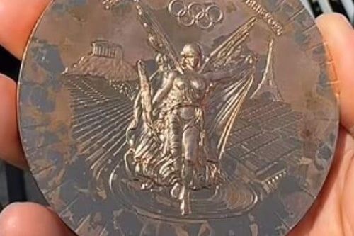 Huy chương Olympic Paris 2024 bị gỉ sét chỉ sau một tuần