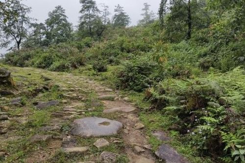 Tìm hiểu và trải nghiệm du lịch trên con đường đá cổ Pavie