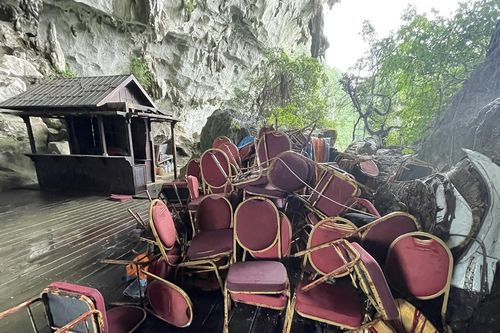 Cảnh ngổn ngang, phủ bụi tại điểm tham quan nổi tiếng trên vịnh Hạ Long