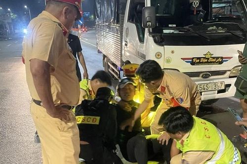 Thanh niên 25 tuổi chặn đầu xe tải, dùng dao tấn công tài xế trên quốc lộ 1