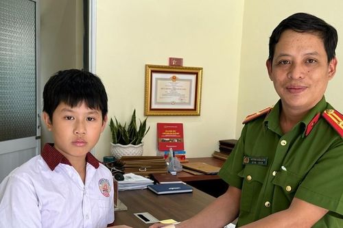 Nam sinh lớp 6 tìm cách trả lại 20 triệu đồng cho người đánh rơi