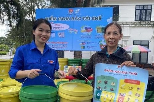 Người dân huyện đảo Cô Tô gom rác đổi quà