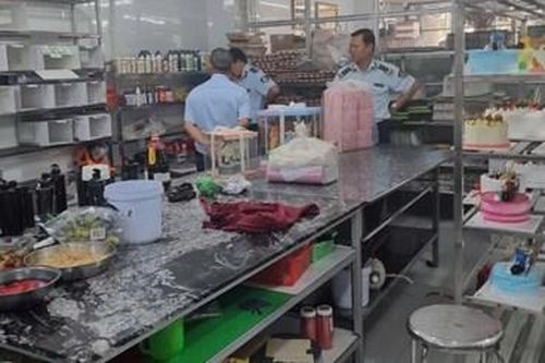 Phát hiện cơ sở sử dụng màu thực phẩm hết hạn chế biến, sản xuất bánh các loại