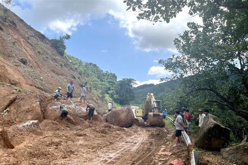 Nhanh chóng hỗ trợ người dân vùng thiên tai Bình Thuận ổn định cuộc sống