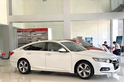 Loạt mẫu xe giảm giá tháng 'cô hồn', xe giảm nhiều nhất tới 240 triệu đồng