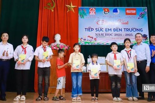 NXB Giáo dục Việt Nam và Tạp chí ĐS&PL tổ chức chương trình 'Tiếp bước em đến trường năm 2024'