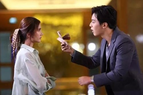 Chị chồng cũ đến chơi, để lại 50 triệu và đưa ra yêu cầu khiến tôi bàng hoàng