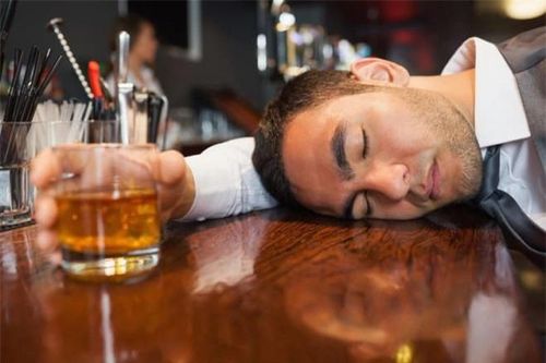 Sau khi nhậu, chính xác là bao lâu cơ thể sẽ hết nồng độ cồn để có thể lái xe an toàn?