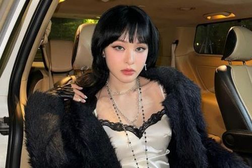 Chuyện gì đang xảy ra với Hiền Hồ?