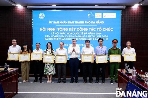 Tuyên dương 74 tập thể, cá nhân có thành tích trong tổ chức DIFF 2024, DANAFF II và Đại hội thể thao học sinh Đông Nam Á