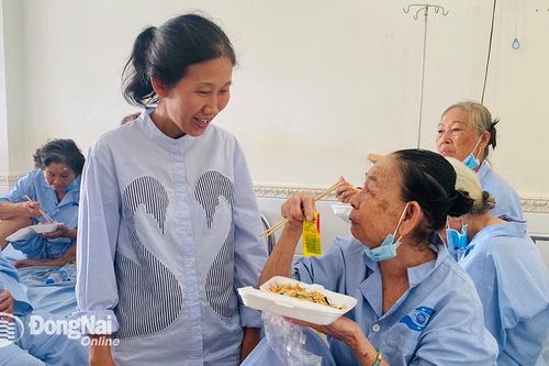 Hỗ trợ kinh phí mổ mắt cho người dân có hoàn cảnh khó khăn