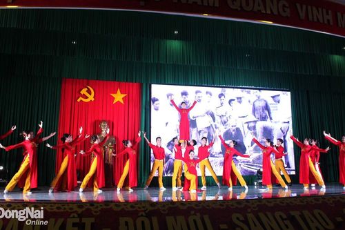 Chương trình nghệ thuật Bác Hồ một tình yêu bao la