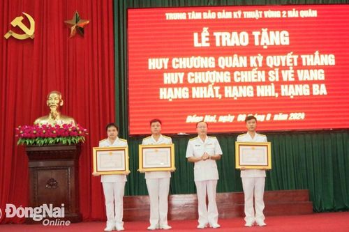 18 quân nhân được trao tặng Huy chương Quân kỳ quyết thắng, Huy chương Chiến sĩ vẻ vang