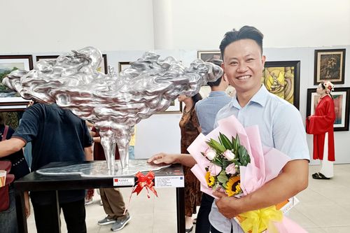 Người có duyên với giải thưởng mỹ thuật