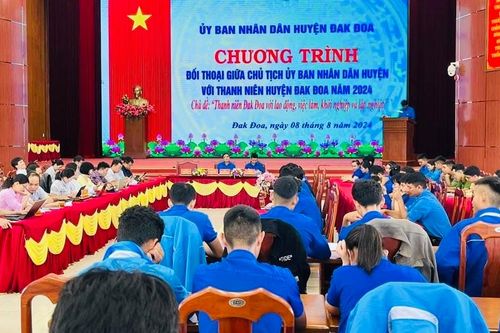 Thanh niên Đăk Đoa đối thoại với Chủ tịch UBND huyện