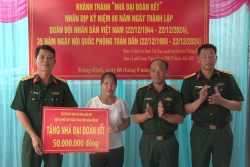 Tràng Định: Khánh thành và trao tiền hỗ trợ nhà Đại đoàn kết tại xã Chi Lăng