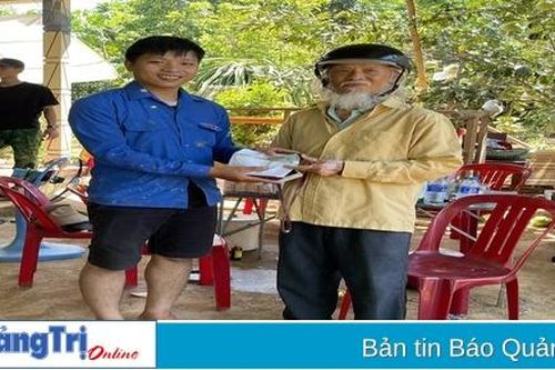 Thanh niên Nguyễn Hữu Hậu trả 15 triệu đồng cho người đánh rơi