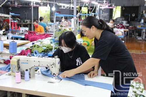 Giúp lao động không phải 'ly hương' tìm việc
