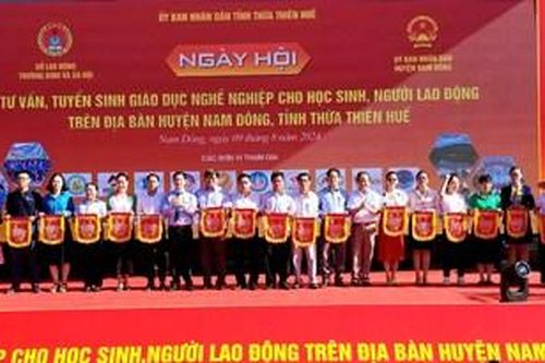 Sôi nổi 'Ngày hội tư vấn, tuyển sinh giáo dục nghề nghiệp' tại Nam Đông