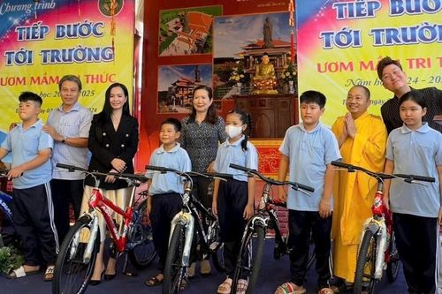 Chùa Bửu Lâm trao tặng học bổng tiếp bước tới trường 'Ươm mầm tri thức'