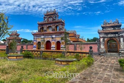 Khu mộ ba vua nhà Nguyễn