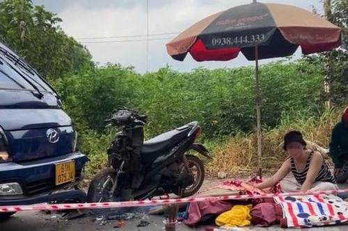 Xe tải tông trực diện xe máy, cả gia đình 3 người tử vong thương tâm