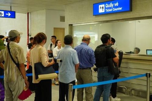 Tàu điện Nhổn – Ga Hà Nội đón hơn 34.000 lượt khách trong ngày đầu vận hành