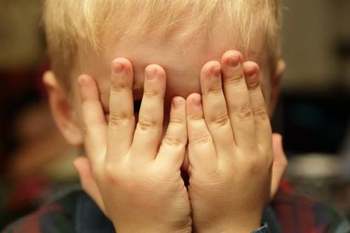 Điều trị và hỗ trợ người câm như thế nào?