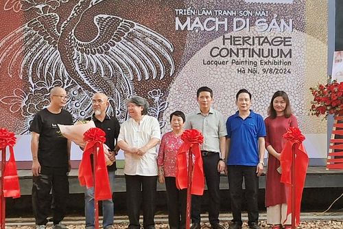 Mặc áo mới cho tranh dân gian