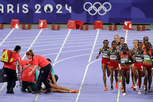 Cựu vô địch Pháp đổ gục khi đang thi đấu ở Olympic khiến khán giả lo lắng