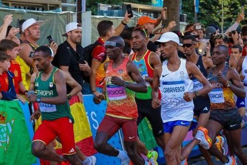 Kipchoge bỏ cuộc từ km thứ 31, tan mộng giành HCV marathon Olympic thứ 3 liên tiếp