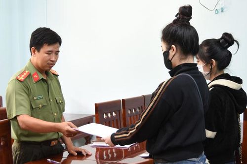 Xử phạt 2 người chia sẻ đường dẫn thông tin trên mạng có nội dung cấm